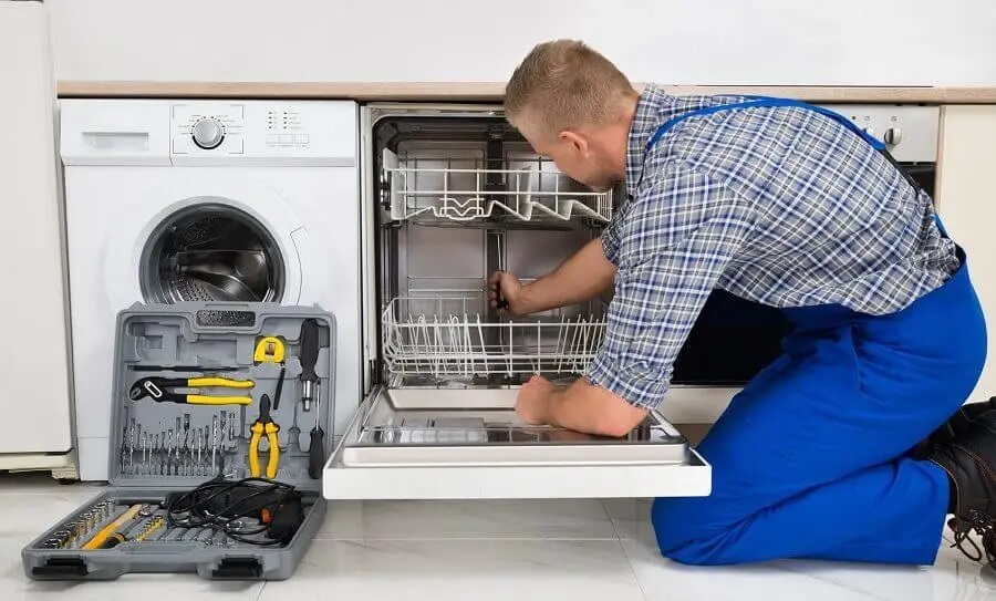 Dilovası Miele servisi teknisyen ekibi beyaz eşya tamiri yaparken